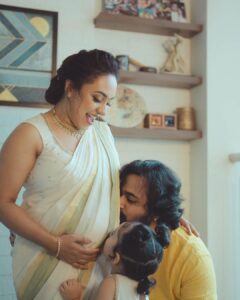 Pearle Maaney Instagram - 🌸🌼🌸🧿
.
.
Click @pearle_productions 
MUA @nizanmakeovers