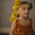 Pearle Maaney Instagram – Obviously she loves Flowers .. the last pic proves it 
🌼🌼🌼🌼 😀😜