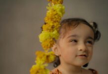 Pearle Maaney Instagram - Obviously she loves Flowers .. the last pic proves it 🌼🌼🌼🌼 😀😜