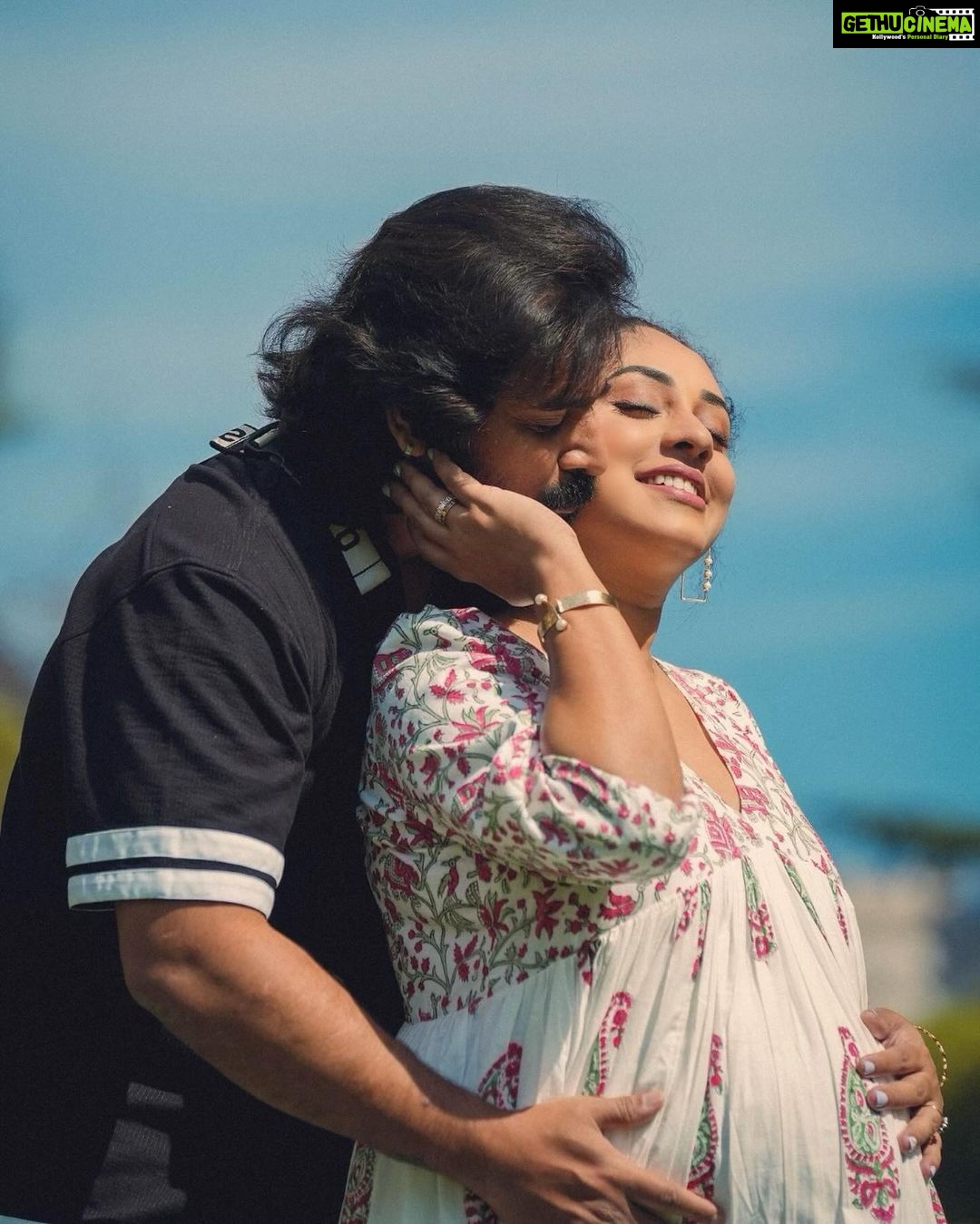 Pearle Maaney Instagram - Love is in the air 🥰❤️ #istanbul🇹🇷 . Travel partner @fortunetours Click @pearle_productions 👗 @_rosa_mystic_