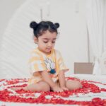 Pearle Maaney Instagram – Celebrating life with some Rose Petals 🥰❤️🌹 
.
Click @pearle_productions 
Location @luxeglamp_