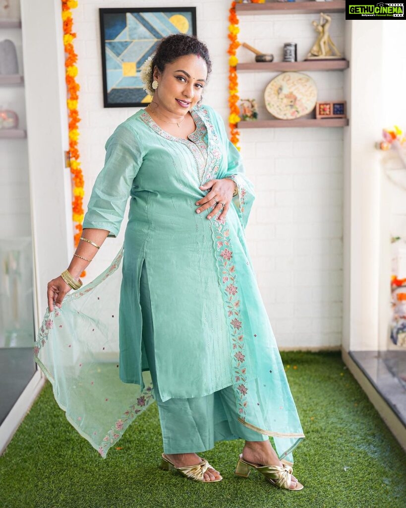 Pearle Maaney Instagram - @pearlemaany is Onam ready with @Pantaloonsfashion elegant ensembles! ✨ Join us in celebrating the season of togetherness and joy. Visit your nearest Pantaloons Store or shop from Pantaloons.com ! 🌼 Be the Pookalam this Onam 🌼 #Pantaloons #PantaloonsFashion #PlayWithFashion #Fashion #Festive #Festivewear #Womenswear #Onam #OnamStyle #Pearle #PearleMaaney #OnamCelebration #SuitSet #OnamVibes