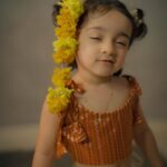 Pearle Maaney Instagram – Obviously she loves Flowers .. the last pic proves it 
🌼🌼🌼🌼 😀😜