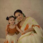 Pearle Maaney Instagram – Onam? This season it’s #KurlOnam!
Celebrate this joyful season with the pure bliss of waking up refreshed! Where every night is a magical retreat into the world of dreams and restful sleep!

So, don’t wait any longer! Indulge in the incredible world of komfortable and kozy Kurl-on mattresses!
 
Wishing a happy Kurl-Onam to you and your loved ones – may it be filled with warmth, joy, and unparalleled komfort!
.
🌼
.
🎥 @pearle_productions 
💄@aishwaryakarayilofficial 
Saree @turmerikofficial