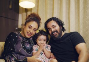 Pearle Maaney Instagram - Le’ Nila: “Ammede vayattilu Kunju Vava.. Daddyde vayattilu Dosa 😋” 
. 
We are happy to share this beautiful News with you… ❤️ we are expecting baby No.2 🥰 Need all your blessings. #3monthspregnant
.
Click @pearle_productions