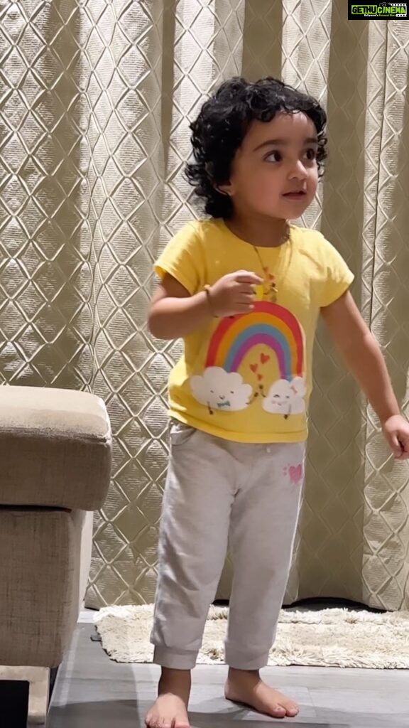 Pearle Maaney Instagram - When Your 2 year old Dances ! Nila’s Current Fav Song… since her Mom is a @rajinikanth fan! 🥰 @tamannaahspeaks 🙌