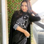Pooja Banerjee Instagram - Keeping it simple this Festive Season…. outfit by @ambraee_ HMU BY @jhanvimehta_mua_ Mumbai, Maharashtra
