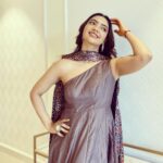 Pooja Banerjee Instagram - Kab Rakhi??? Rakhi Kab hai?? Ab main to Tayyar hogayi ❤️😎 outfit by @designer_kazbee HMU BY @jhanvimehta_mua_