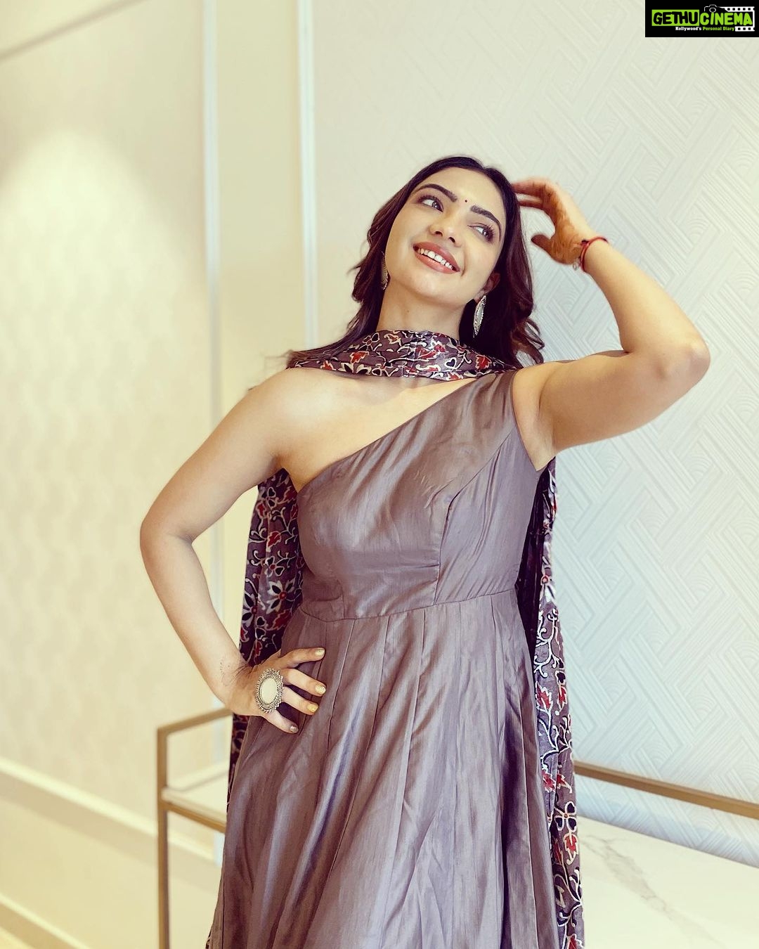 Pooja Banerjee Instagram Kab Rakhi??? Rakhi Kab hai?? Ab main to