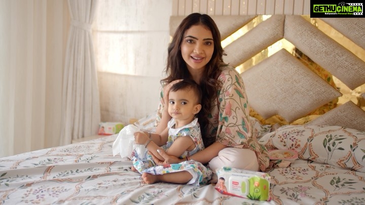 Pooja Banerjee Instagram - Trust LuvLap Baby Wipes for gentle bonding moments with your little one. Enriched with Aloe Vera, Chamomile, and Vitamin E, these wipes are soft, soothing, and safe. Get yours now for a mini spa treatment for your baby’s skin! @luvlap.in