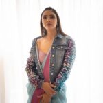 Pooja Banerjee Instagram - Forever Saree Lover… #BlingItOnASaree 🧿 Styled by @nidhikhurda 🧿 HMU BY- @jhanvimehta 🧿 Captured by - @captis.studios.fashion 🧿Jwellery by @rubans.in @oakpinionpr #PoojaBanerjii #SareeLover #Love #IndoWestern #BlingIt #IndiaBling