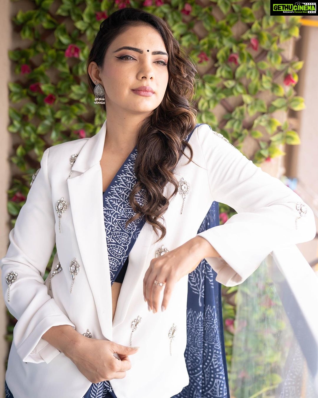 Pooja Banerjee Instagram - If I had to get decked up for the G20 Summit for India i.e भारत 🇮🇳 🧿 Styled by @nidhikhurda 🧿 HMU BY- @jhanvimehta 🧿 Captured by - @captis.studios.fashion Jwellery by @rubans.in @oakpinionpr Bharat