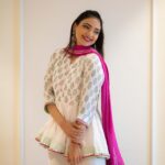 Pooja Banerjee Instagram - Keeping it simple and classic in this white ensemble by @meghmalhaar_ 📷- @captis.studios.fashion @captis.studios HMU BY- @jhanvimehta_mua_ Mumbai, Maharashtra