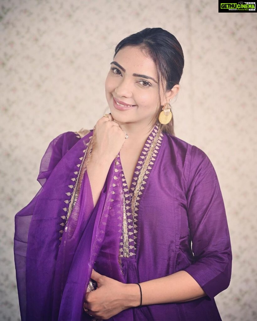 Pooja Banerjee Instagram - Happy Janmashtami everyone… Swipe till the end to see my Kanha and my ladoo @sanassejwaal Outfit by @shubhayu2524 #HappyJanmashtami #PoojaBanerjii #PurpleisTheColourofTheSeason 📷- @atreo_akash Mumbai, Maharashtra