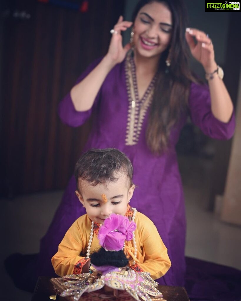 Pooja Banerjee Instagram - Happy Janmashtami everyone… Swipe till the end to see my Kanha and my ladoo @sanassejwaal Outfit by @shubhayu2524 #HappyJanmashtami #PoojaBanerjii #PurpleisTheColourofTheSeason 📷- @atreo_akash Mumbai, Maharashtra