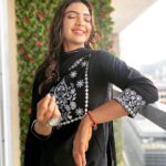 Pooja Banerjee Instagram - Keeping it simple this Festive Season…. outfit by @ambraee_ HMU BY @jhanvimehta_mua_ Mumbai, Maharashtra