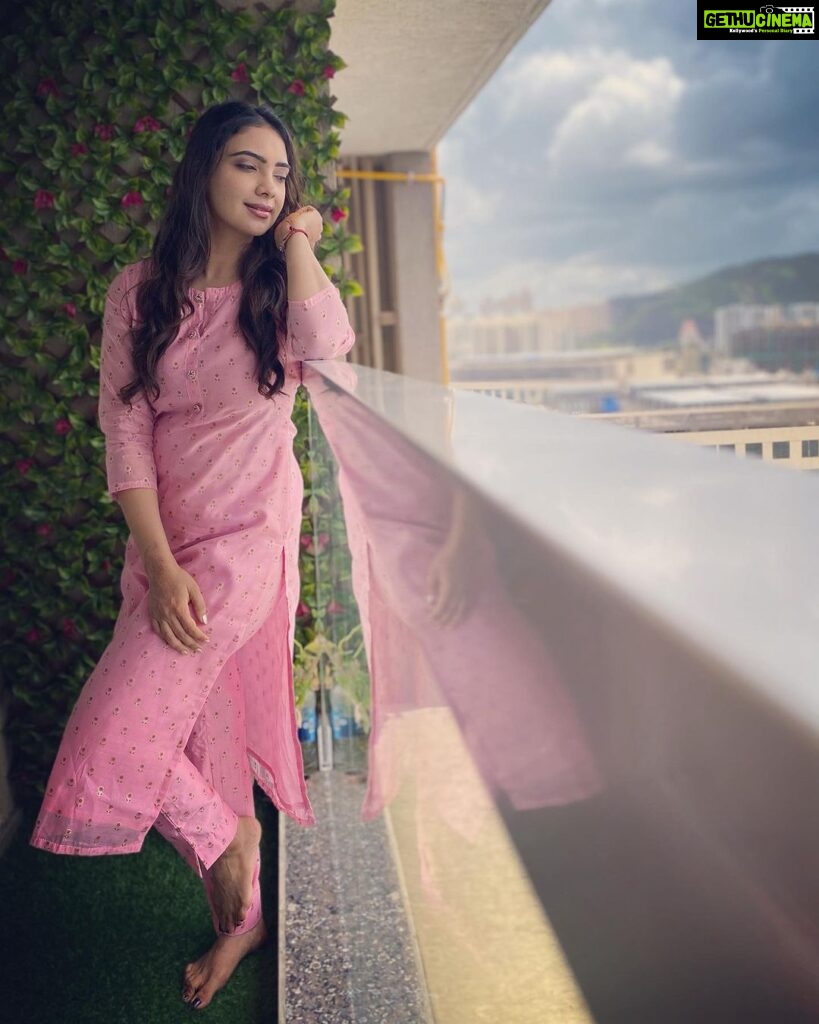 Pooja Banerjee Instagram - Happy Rakshabandhan everyone…. Since I’m not tying Rakhi today, I’m just playing dress-up… 🤣❤️ outfit by @ambraee_ HMU BY @jhanvimehta_mua_ Mumbai, Maharashtra