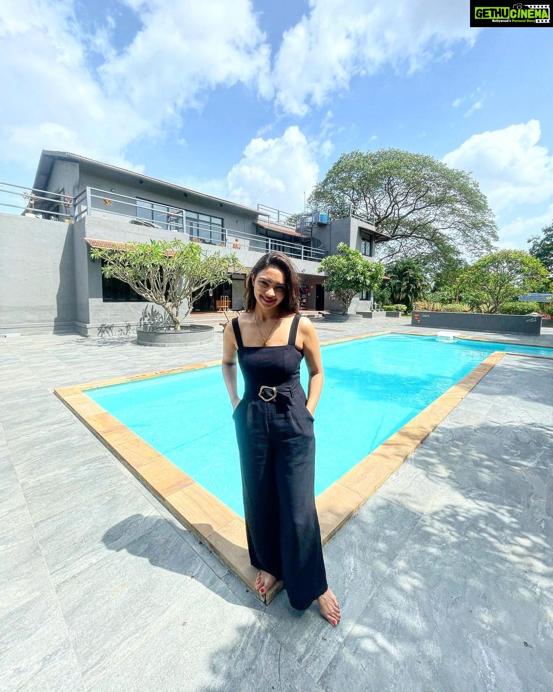 Pooja Banerjee Instagram - Basked in the Sun right before the monsoons hit the western coast… quite literally actually, moments after clicking these pictures I experienced the first rains of this season @el_parque_alibagh … and wait this is not an Ad… this is my humble thanks to @dipikablacklist for making our stay so comfortable so memorable… enjoyed every moment over there… my video coming soon to show you all a few glimpses from our holiday home… love you Dipika and Shaina ❤️ 📸- @sandeepsejwal have a happy Sunday ❤️ #PoojaBanerjii #Holiday #vacation #holidayhome #alibaugh Alibaugh