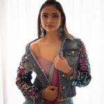 Pooja Banerjee Instagram - Forever Saree Lover… #BlingItOnASaree 🧿 Styled by @nidhikhurda 🧿 HMU BY- @jhanvimehta 🧿 Captured by - @captis.studios.fashion 🧿Jwellery by @rubans.in @oakpinionpr #PoojaBanerjii #SareeLover #Love #IndoWestern #BlingIt #IndiaBling