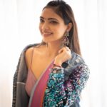 Pooja Banerjee Instagram - Forever Saree Lover… #BlingItOnASaree 🧿 Styled by @nidhikhurda 🧿 HMU BY- @jhanvimehta 🧿 Captured by - @captis.studios.fashion 🧿Jwellery by @rubans.in @oakpinionpr #PoojaBanerjii #SareeLover #Love #IndoWestern #BlingIt #IndiaBling
