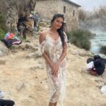 Pooja Batra Instagram – Nature is the art of God -Dante Alighieri In the stunning #Saturnia Natural Hot Spring #Tuscany #italy 🎥 @nishankswami Saturnia, Toscana, Italy