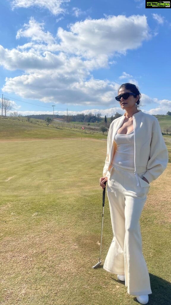 Pooja Batra Instagram - I have never felt this Good in a driving range ⛳️. Practicing My Swing from the pro @procolosabbatino 🙏. Thank you @termedisaturnia #saturnia #tuscany #italy for such a magnificent Stay. #dolchevita Outfit @nehaswamibijlani Terme di Saturnia