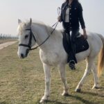 Pooja Batra Instagram - Ready for the Ride 🐴 @erbin.it @cadelmorowineretreat @dbhatnagar Thank you for this experience 🐎 #italy #Verona #horseriding #dolchevita Verona, Italy