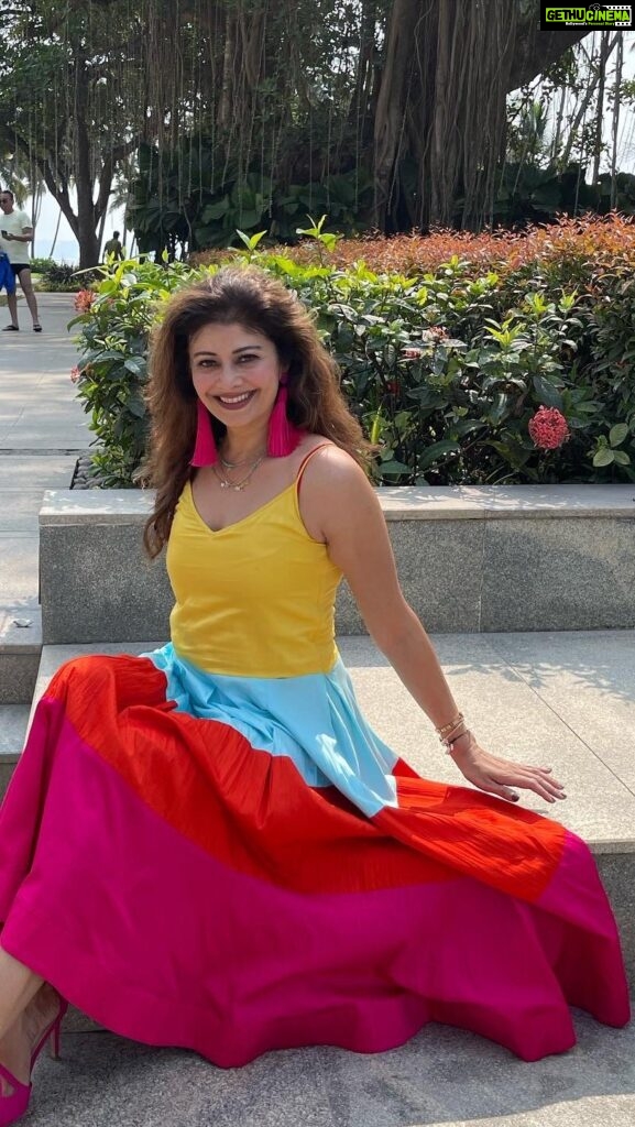 Pooja Batra Instagram - Color you world with bright colors. In a @beige.bag.co 👗 🎥 @minee.batra Grand Hyatt Goa