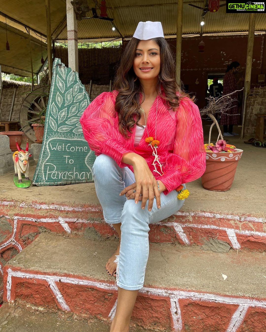 Pooja Batra Instagram - Happy #gudipadwa Yβall. May the darkness around fade away and showcase a new spirit and light for all. #lunarfortnight π @parasharagritourism for the hospitality π Pune, Maharashtra