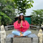 Pooja Batra Instagram – Happy #gudipadwa Y’all. May the darkness around fade away and showcase a new spirit and light for all. #lunarfortnight 🙏 @parasharagritourism for the hospitality 💐 Pune, Maharashtra
