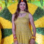 Pooja Batra Instagram - Which Outfit/Image is your fav? 📸 @dbhatnagar Thank you @raashi_rastogi for insisting I post these. Thank you @mehndicultrofficial for the fabulous organic #henna #mehndi Outfits by @rashmi_aaryaa India