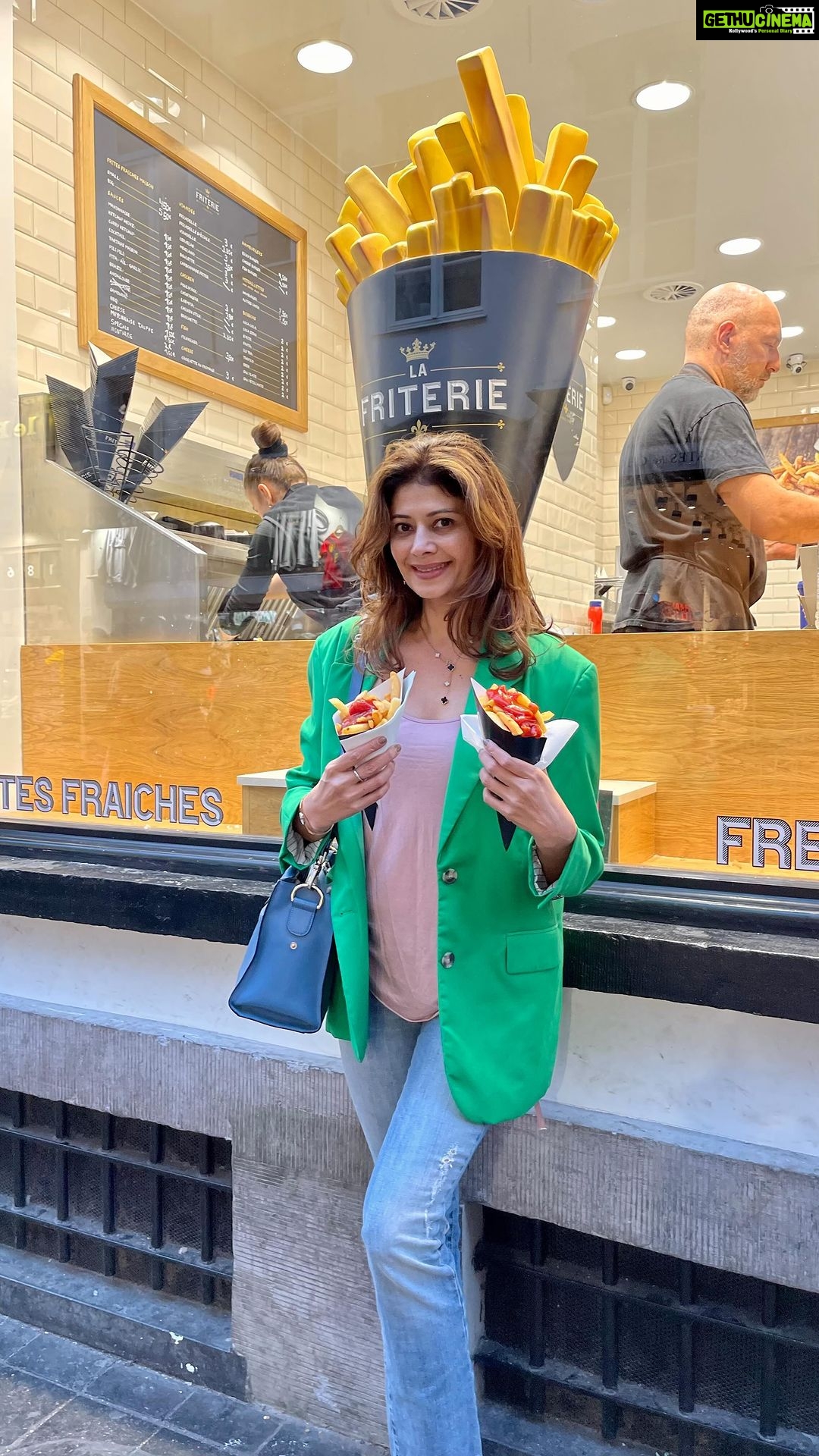 Pooja Batra Instagram - #grandpalace on #allsaintsday #brussels #bru #mannekenpis Grand-Place Bruxelles