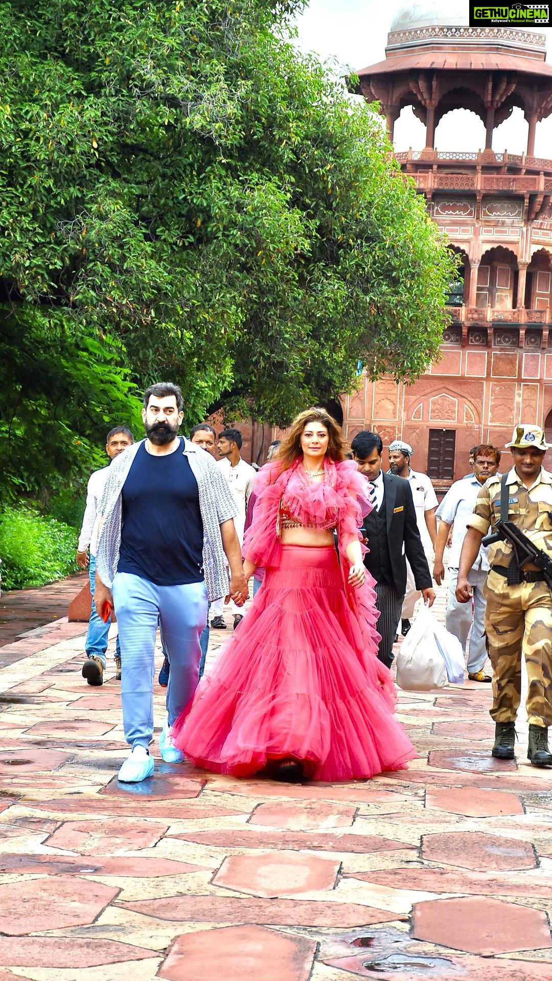 Pooja Batra Instagram - Happiest Birthday ♥️ May you always be surrounded by people who love you. Keep smiling. Love ya @nawwabshah