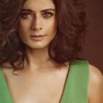Pooja Batra Instagram - Stand Up Straight 'n’ Carry Your Own Weight.
