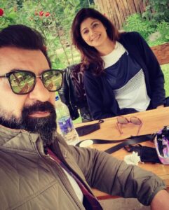 Pooja Batra Instagram - My happy space, my love, you are my world, Thnku for being there, Happy birthday love ❤️ 
.
.
.
#love #care #gratitude #wife #birthday #october #bliss #happybirthday #sunshine #togetherforever #solemate #eternal #joy
