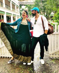 Pooja Batra Instagram - My happy space, my love, you are my world, Thnku for being there, Happy birthday love ❤️ 
.
.
.
#love #care #gratitude #wife #birthday #october #bliss #happybirthday #sunshine #togetherforever #solemate #eternal #joy