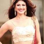 Pooja Batra Instagram - नवरात्रि की शुभकामन्नाए 💐