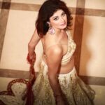 Pooja Batra Instagram - नवरात्रि की शुभकामन्नाए 💐