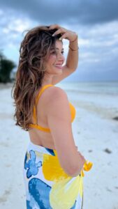 Pooja Batra Instagram - In a glass bottom Kayak in the stunning #IndianOcean at the gorgeous @baladin.zanzibar Thank you  @ibra_muddy  for ur amazing photography, Drone & Gimble 🎥 #Paje #zanzibar #tanzania #Africa
