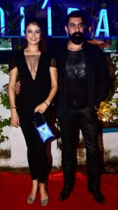Pooja Batra Instagram - Happy Anniv @nawwabshah wishing us Lots of love and happiness in the years to come 🖤🖤🖤