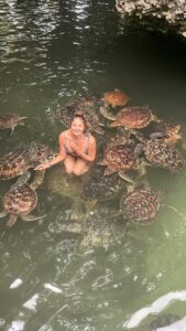 Pooja Batra Instagram - Swimming with the turtles 🐢 #nungwi #village #zanzibar #Tanzania #Africa Thank you @sktoursandsafaris @saffkanji7 @salehakhan10 for this awesome experience 🙏 Zanzibar, Tanzania