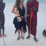 Pooja Batra Instagram - Clever is the eye that has traveled #maasai #men #zanzibar #africa #Tanzania @Thank you @sktoursandsafaris @baladin.zanzibar @marijani.zanzibar @salehakhan10 @dbhatnagar for these memories Pwani Mchangani, Zanzibar North, Tanzania