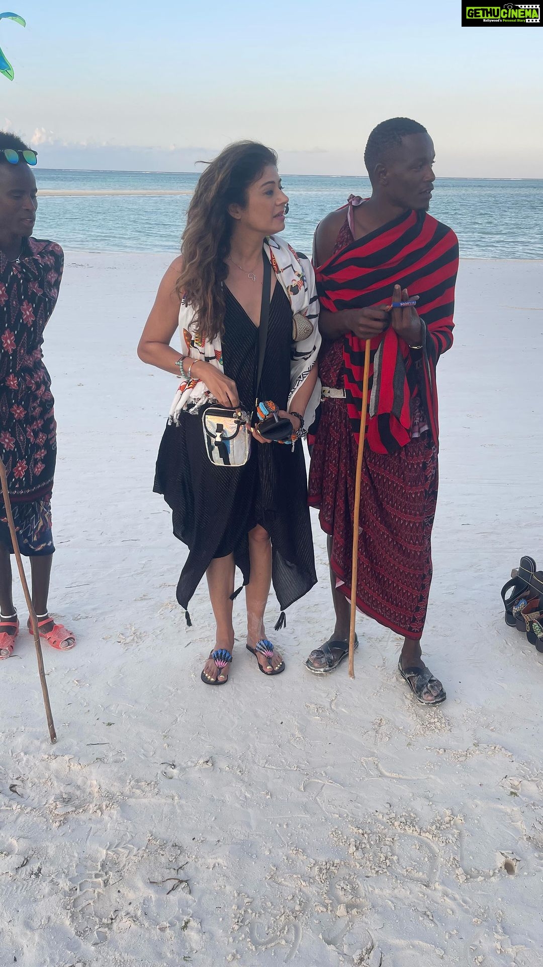 Pooja Batra Instagram - Clever is the eye that has traveled #maasai #men #zanzibar #africa #Tanzania @Thank you @sktoursandsafaris @baladin.zanzibar @marijani.zanzibar @salehakhan10 @dbhatnagar for these memories Pwani Mchangani, Zanzibar North, Tanzania