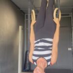 Pooja Batra Instagram - Want to get rid of #FUPA Do some #calisthenics #skills #move Thank you @gripngrab @tareenashah for an amazing workout