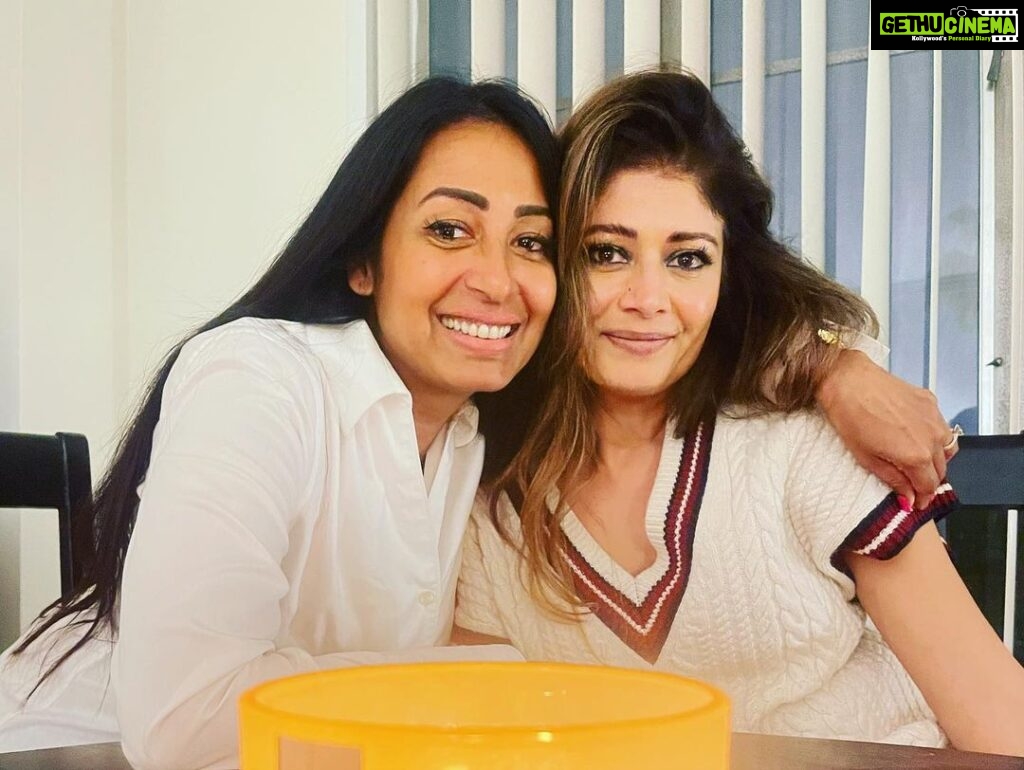 Pooja Batra Instagram - AND WE ARE BACKKKKKK… I don’t believe friendship means forgetting or even forgetting… it means being there for for the other person when the rest of the world has left and above all it means NEVER forgetting the memories and the reason you were friends in the first place. Welcome back in my life my doll @poojabatra and thank you for this my lovely friend @inder_sudan you are a true buddy