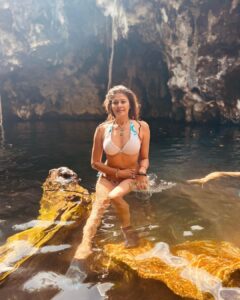Pooja Batra Instagram - In The Journey, People and Destinations matter, Time and Mileage are merely Measurements. 🩵💚💙
#maalumcave #zanzibar #tanzania #Africa #stalactites #stalagmites #naturalcavewater