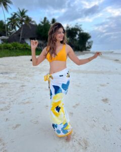 Pooja Batra Instagram - Taking my soul on a journey #africa #paje #zanzibar #zanzibareast #tanzania in the gorgeous @baladin.zanzibar @dbhatnagar @salehakhan10 📸 @ibra_muddy #takingmysoulonajourney @sktoursandsafaris @saffkanji7