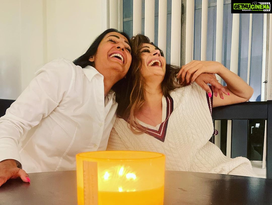 Pooja Batra Instagram - AND WE ARE BACKKKKKK… I don’t believe friendship means forgetting or even forgetting… it means being there for for the other person when the rest of the world has left and above all it means NEVER forgetting the memories and the reason you were friends in the first place. Welcome back in my life my doll @poojabatra and thank you for this my lovely friend @inder_sudan you are a true buddy