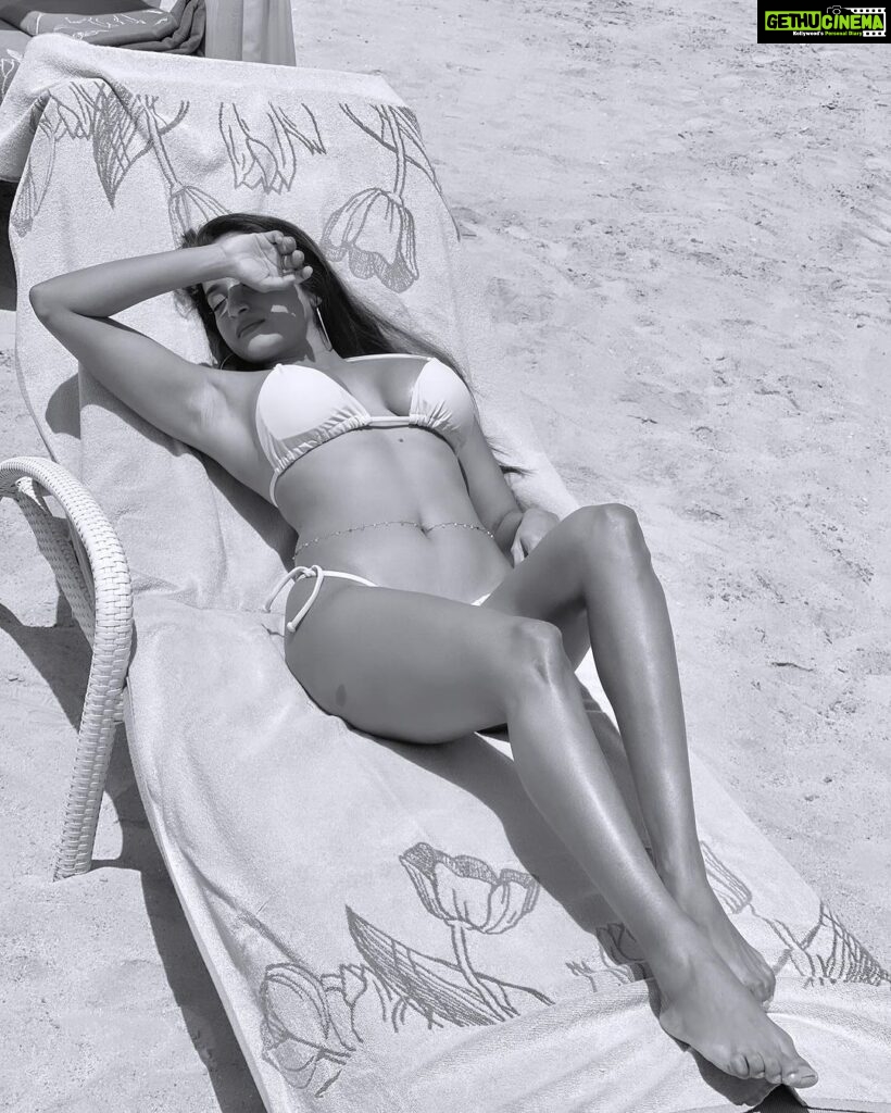 Pooja Bhalekar Instagram - Beach naps are the best ☀🌊🍹