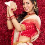 Pooja Bose Instagram - Tuesday Re-hits of the Big Billion Days are here! Look your festive best for Durga Puja, Navratri and Dussehra. Shop the finest range of sarees, kurtas, sets and more from Divastri, only on Flipkart Fashion. Starting at Just Rs. 149/- #FlipkartBigBillionDays #SalePriceLive #flipkartfashion #NaamhiKaafiHai @flipkartlifestyle @flipkart @divastri_ethnicwear